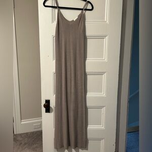 NWOT: Sweater material maxi dress